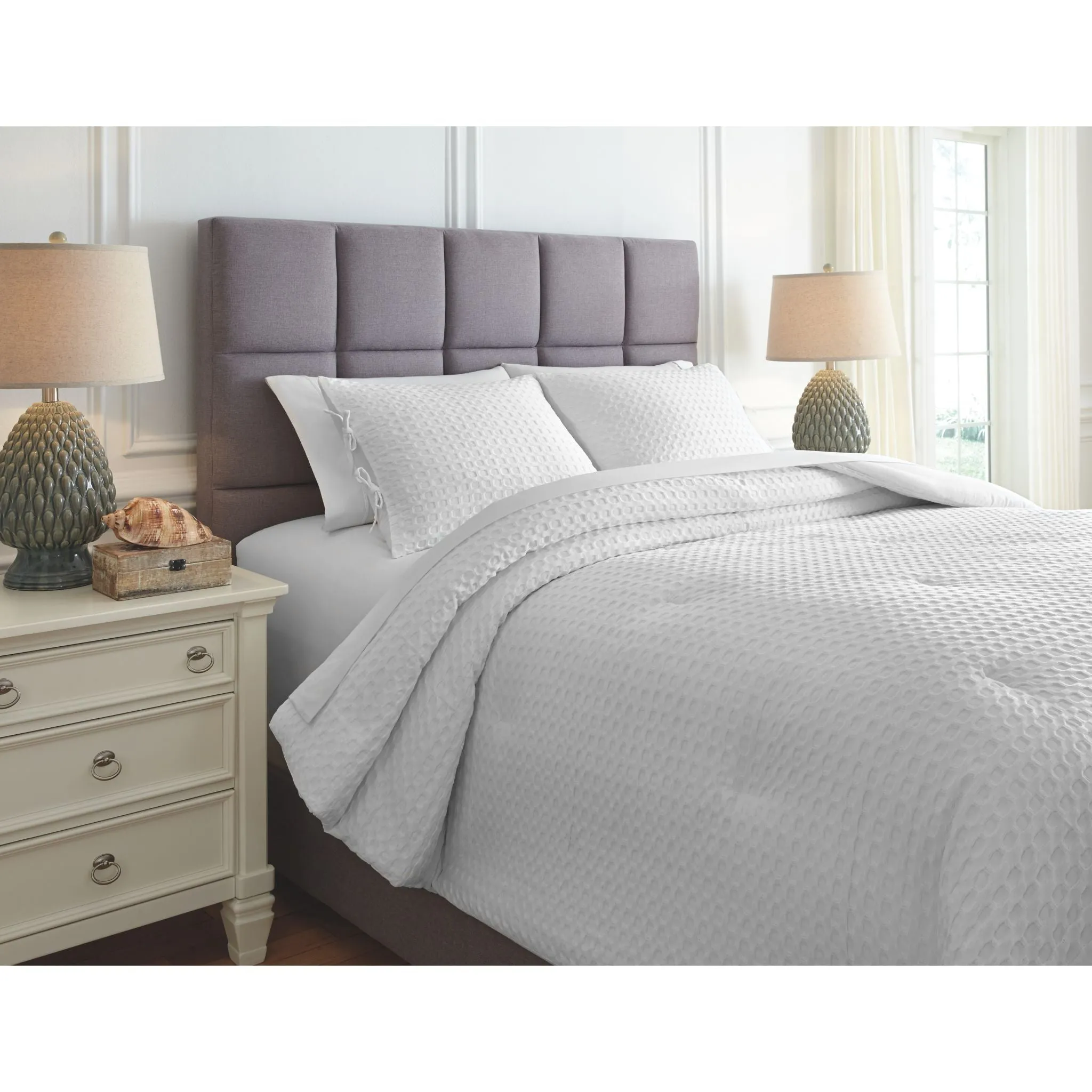 Maurilio Queen Comforter Set - Queen